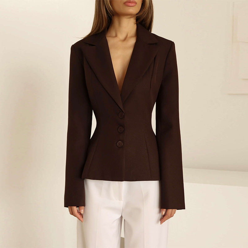 Blazer cintré pour femmes avec un élégant revers Chic und Stil