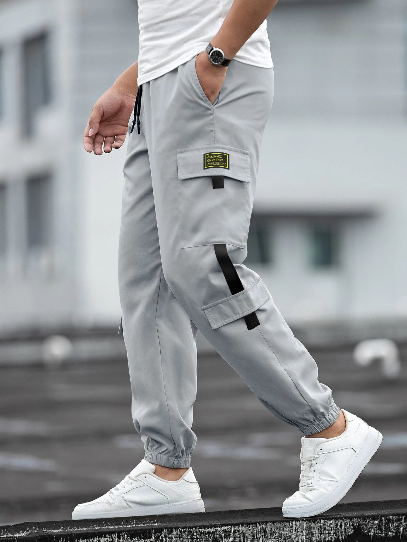 Pantalon cargo décontracté pour hommes avec taille ajustable et poches zippées pratiques Chic und Stil