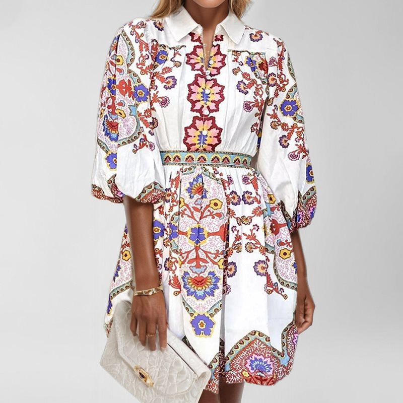 Robe chemise pour femmes avec motif floral et élégante patte de boutonnage Chic und Stil