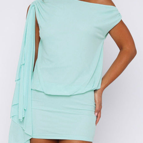 Robe courte asymétrique à manches courtes pour femmes avec des détails modernes en volants Chic und Stil