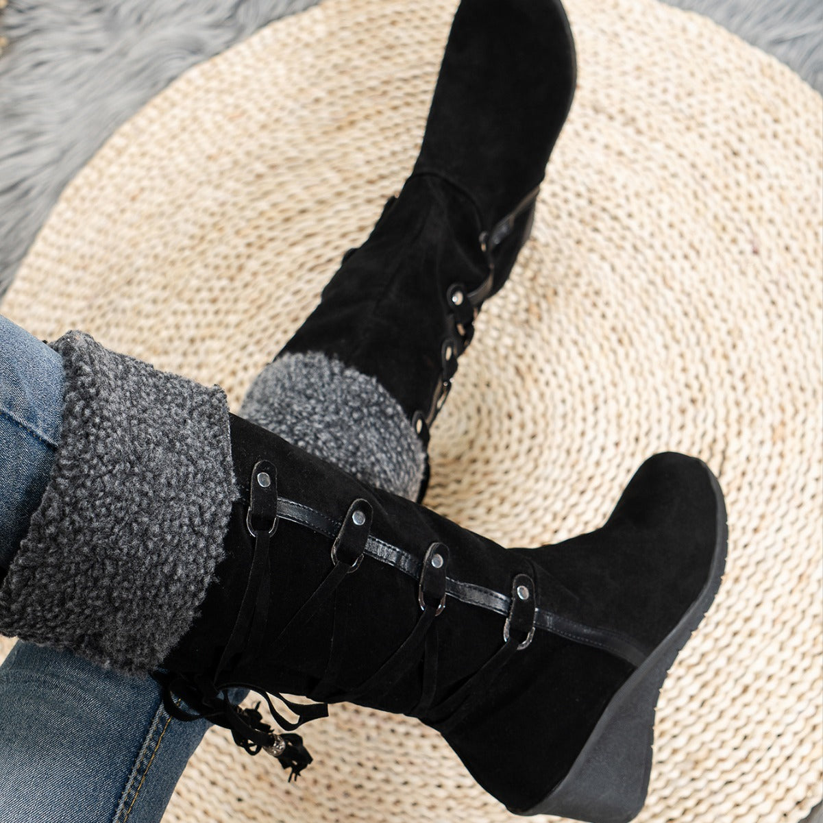 Bottes à talons compensés pour femmes avec doublure intérieure douillette et design de laçage à la mode Chic und Stil