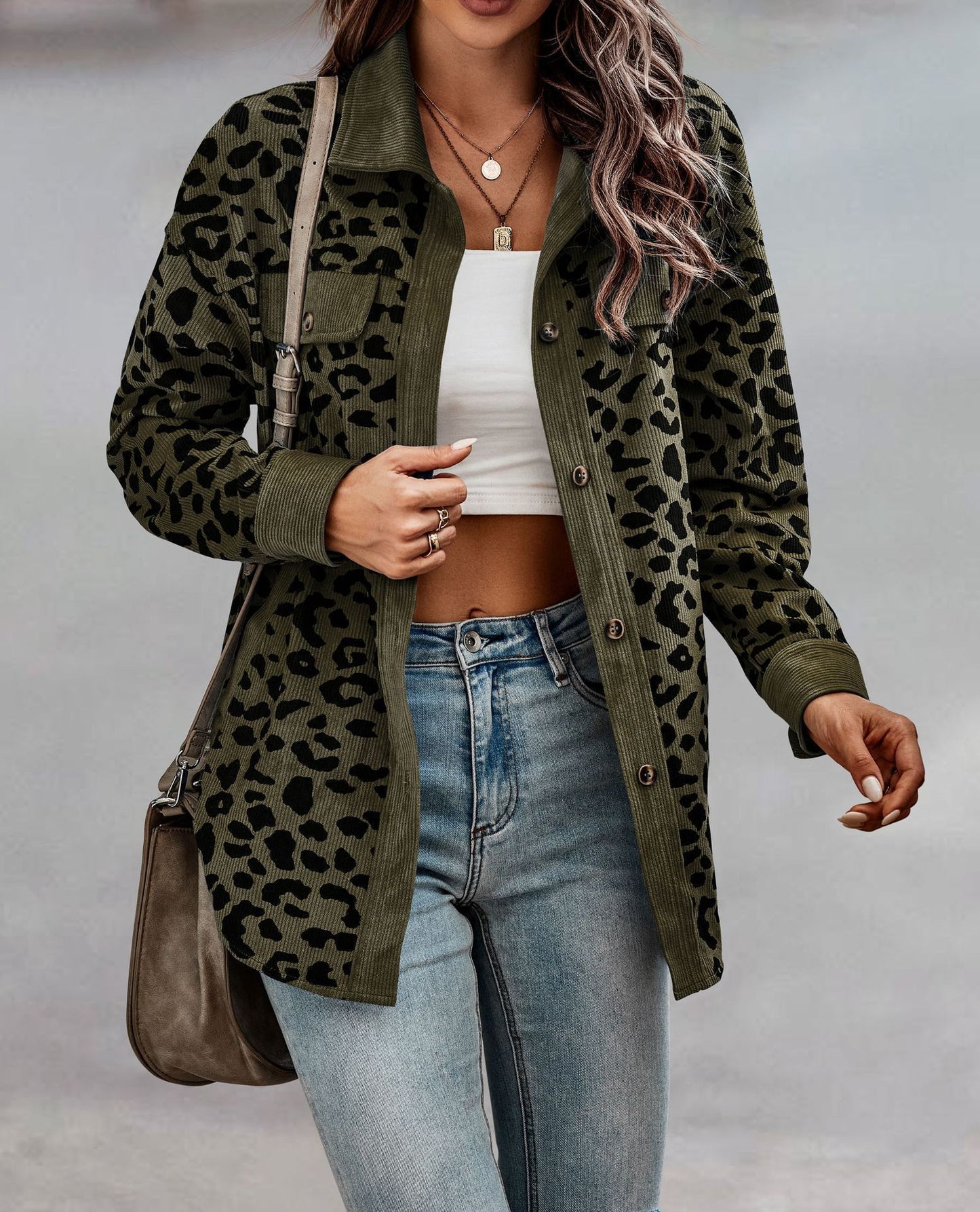 Veste pour femmes en motif léopard avec tissu structuré et poches pratiques Chic und Stil