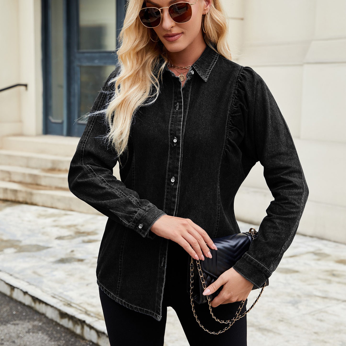 Blouse en denim pour femmes avec des détails en volants et une coupe cintrée Chic und Stil