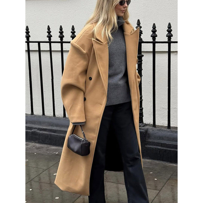 Elegant women's wool coat with a modern retro design Chic and Style