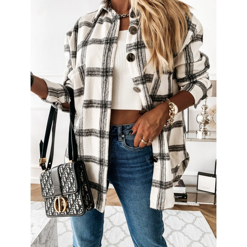 Transitional jacket for women with a trendy plaid pattern and comfortable chest pockets Chic und Stil