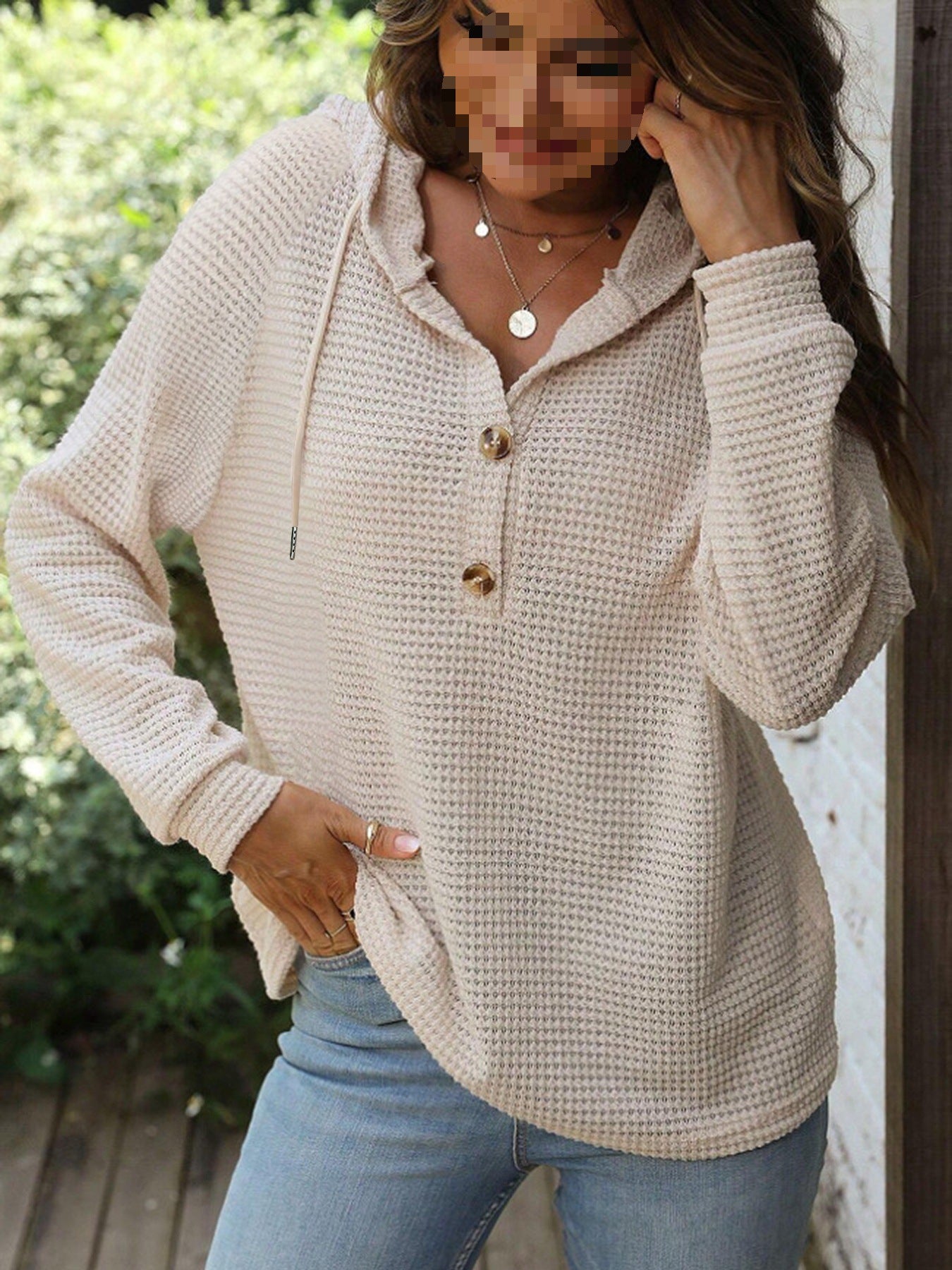 Pull à capuche décontracté pour femmes avec des détails en boutons et un tissu structuré Chic und Stil