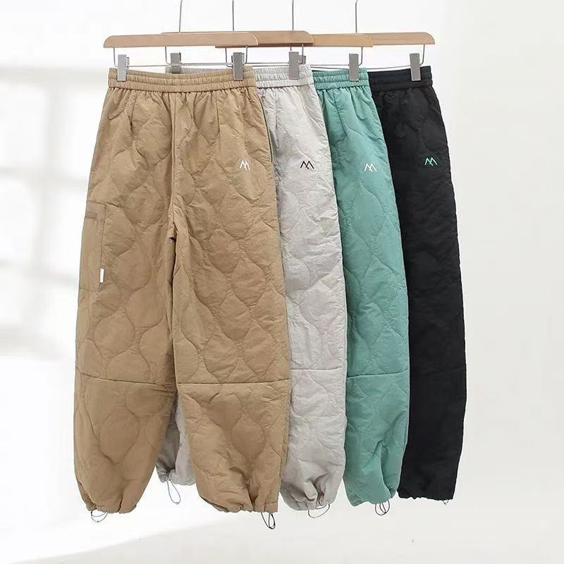 Pantalons de loisirs matelassés pour femmes avec taille élastique et poches latérales pratiques Chic & Stil