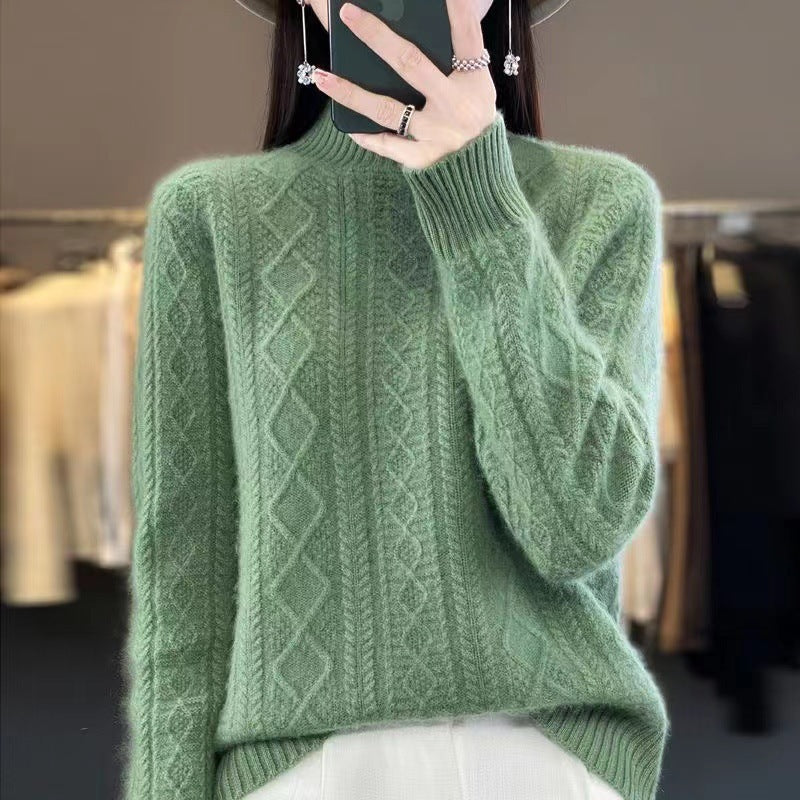 High-quality knitted pullover for women with a turtleneck and cable design Chic und Stil