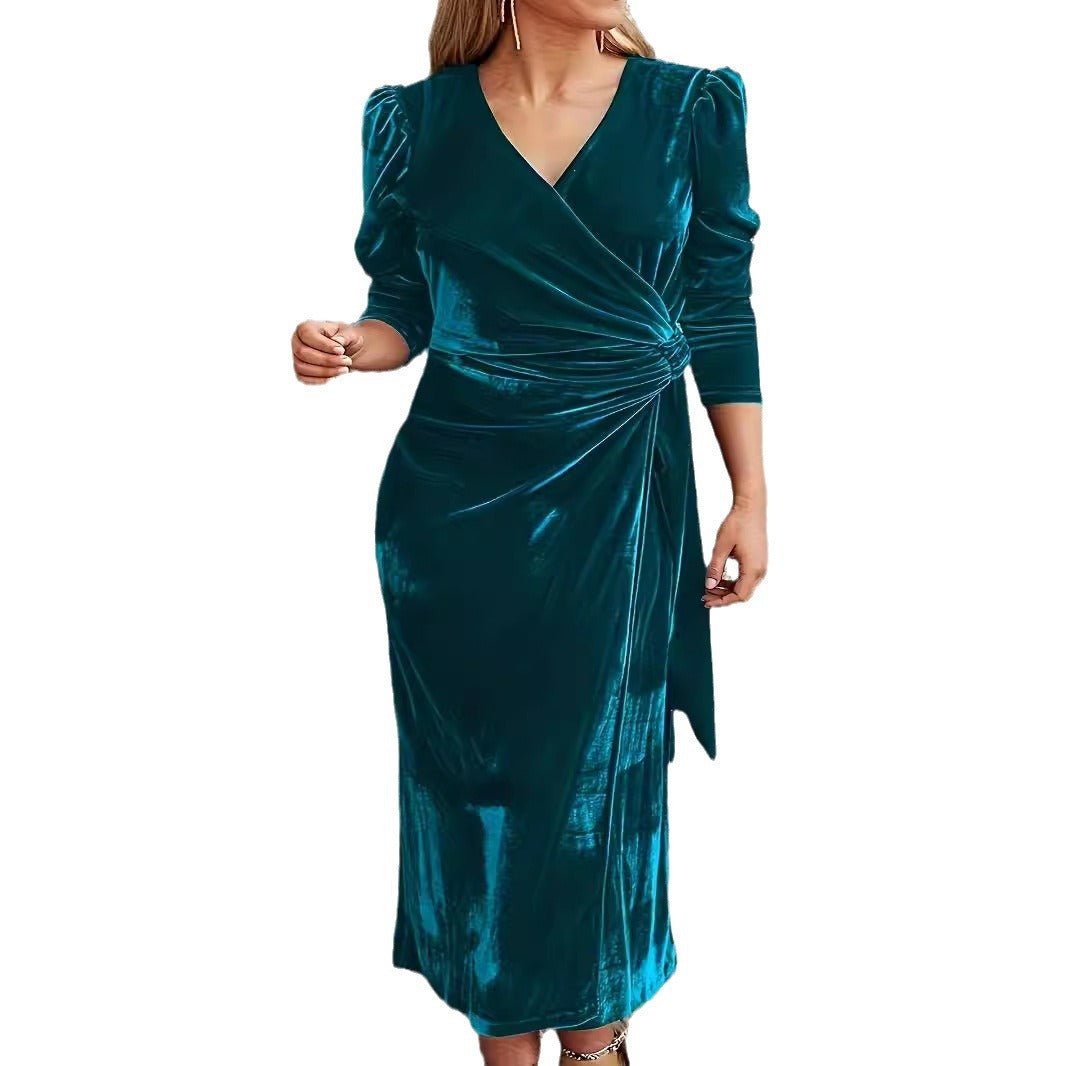 Robe portefeuille pour femmes en velours luxueux avec des manches bouffantes structurées et un décolleté en V profond Chic und Stil