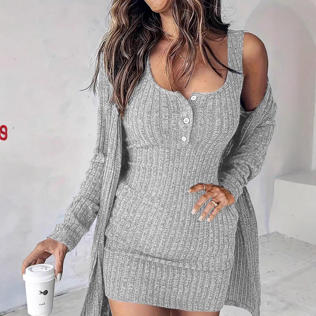 Robe en tricot pour femmes avec détails de boutons et cardigan assorti Chic und Stil