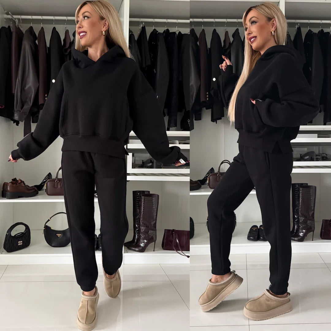 Pull à capuche décontracté pour femmes avec une coupe élégante et un pantalon de jogging confortable Chic und Stil