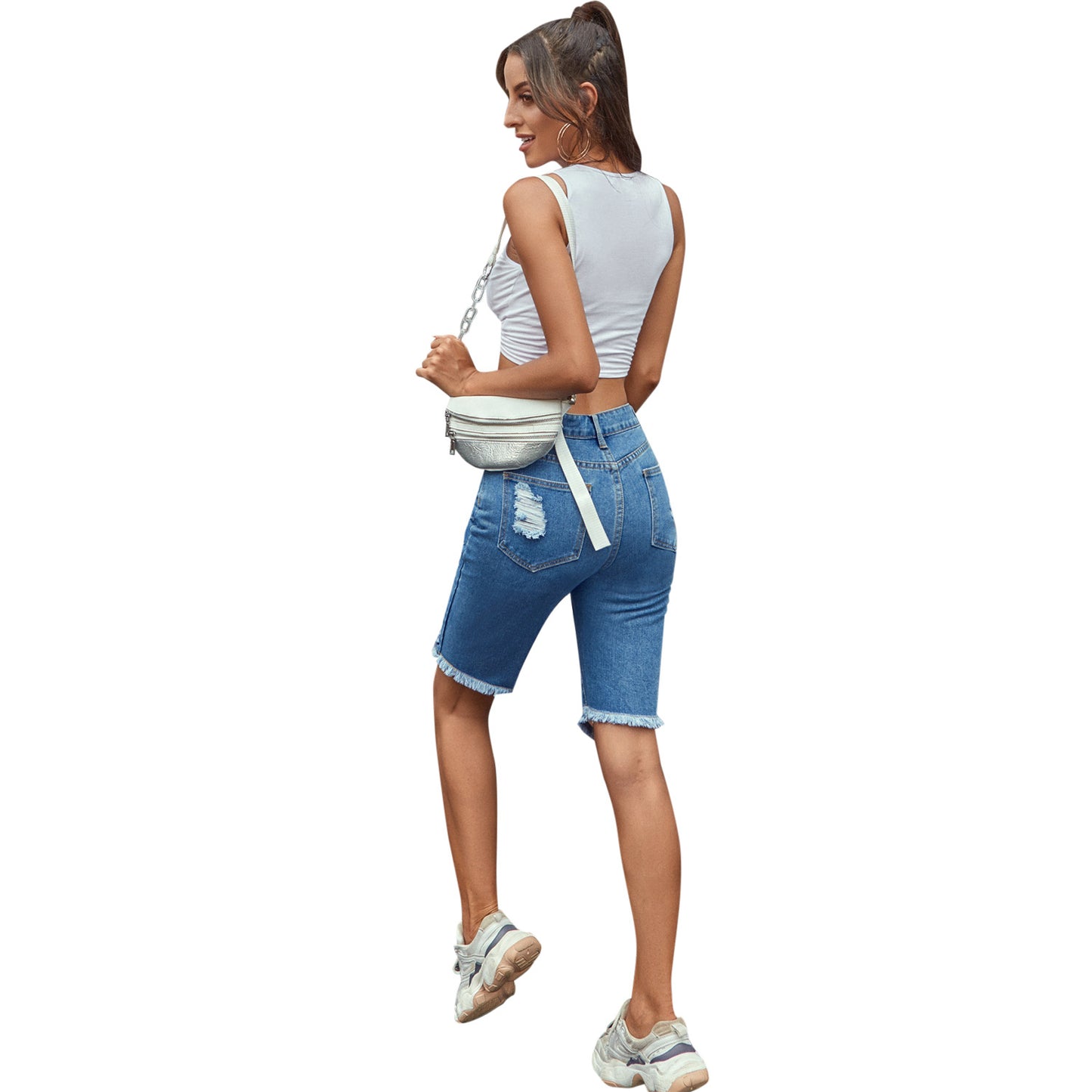 Shorts en denim déchiré pour femmes avec des découpes à la mode et des ourlets effilochés Chic und Stil