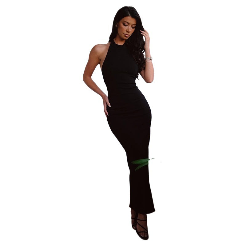 Elegant maxi dress for women with open back Chic and style