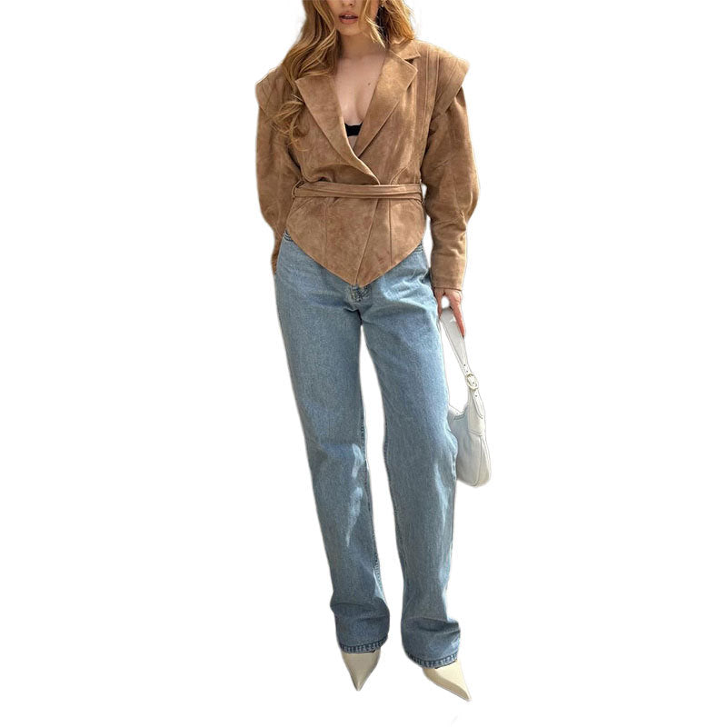 Blazer pour femmes avec ceinture reliée et design d'épaule moderne Chic und Stil