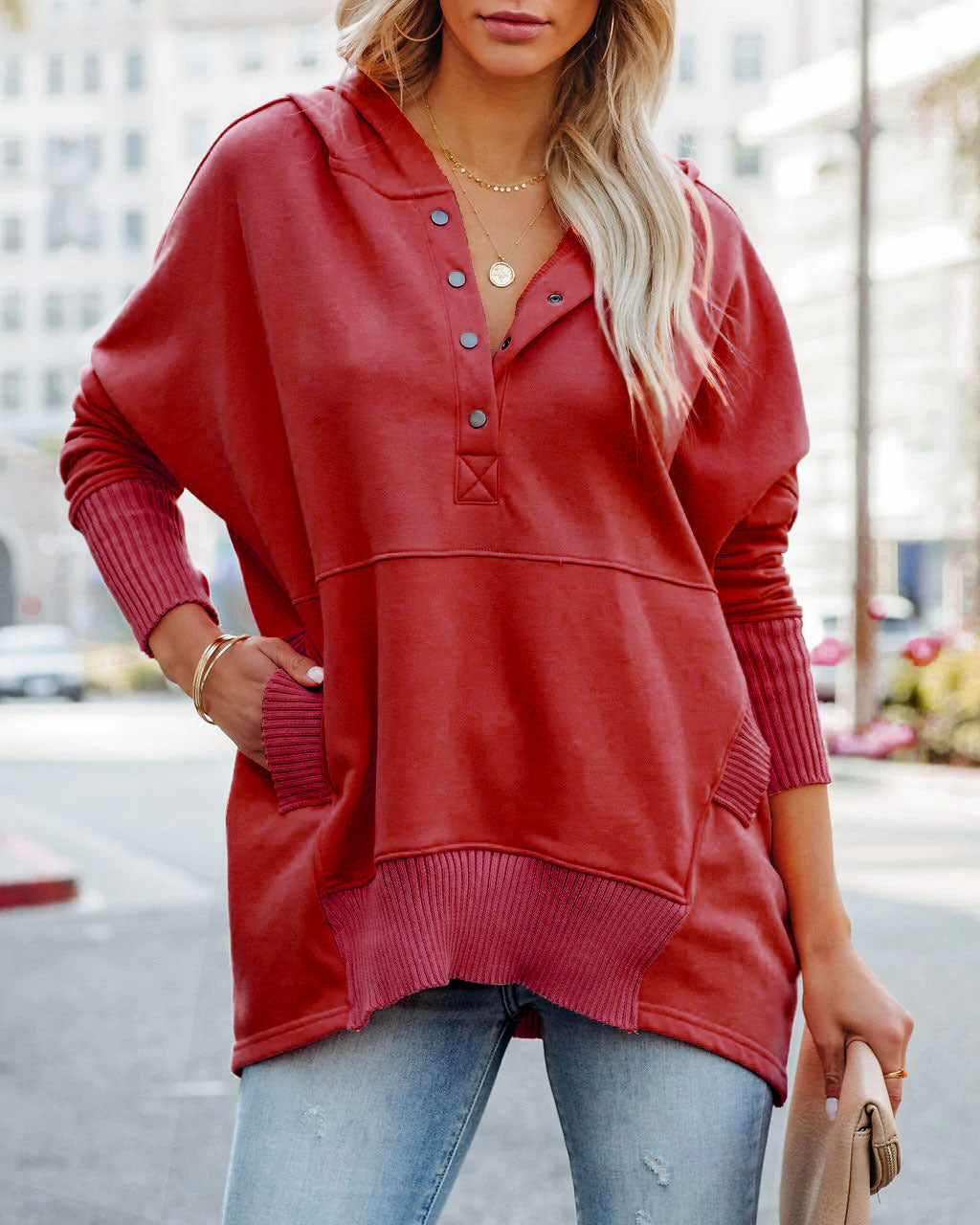 Sweat à capuche décontracté pour femmes avec patte de boutonnage et poche kangourou Chic und Stil