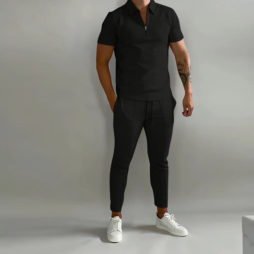 Chemise polo tendance pour hommes avec fermeture éclair de haute qualité et pantalon slim-fit stylé Chic und Stil