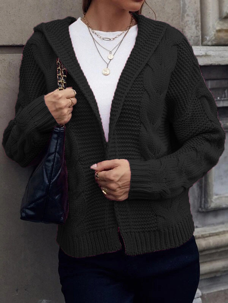 Veste en grosse maille pour femmes avec capuche et motif en relief Chic und Stil