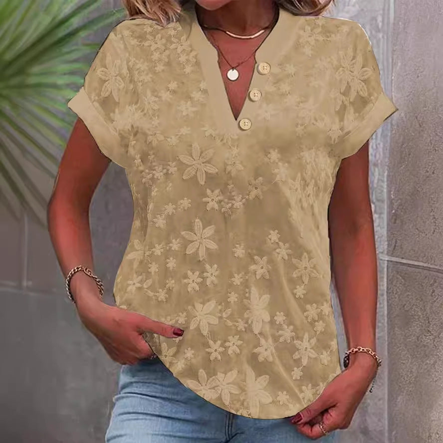 Women's blouse with feminine floral pattern Chic and style