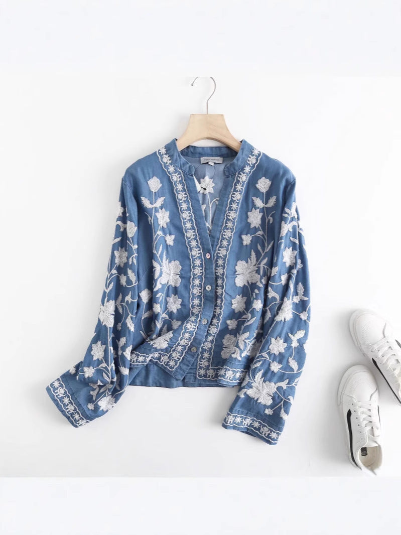 Blouse brodée pour femmes avec de fins détails en volants Chic und Stil