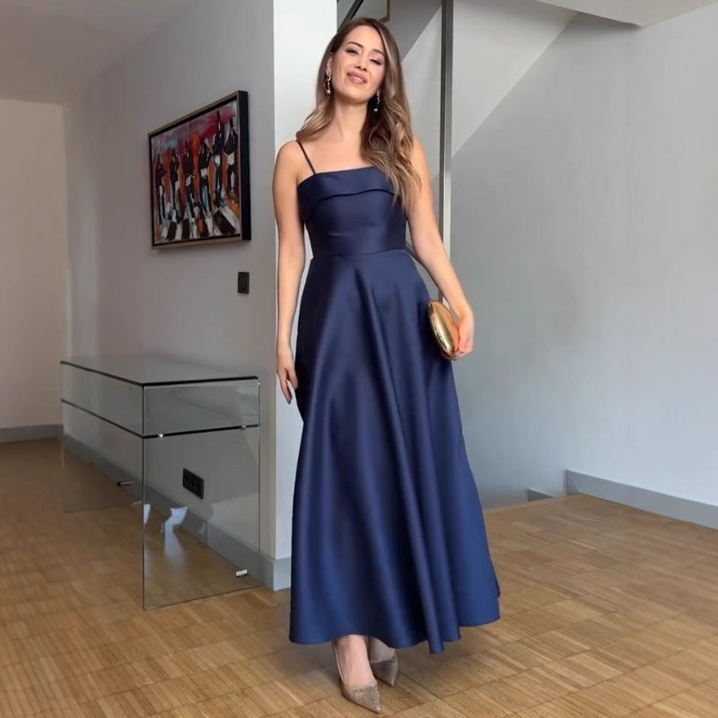 Robe de soirée élégante pour femme avec un design sans épaules et une jupe volumineuse Chic und Stil