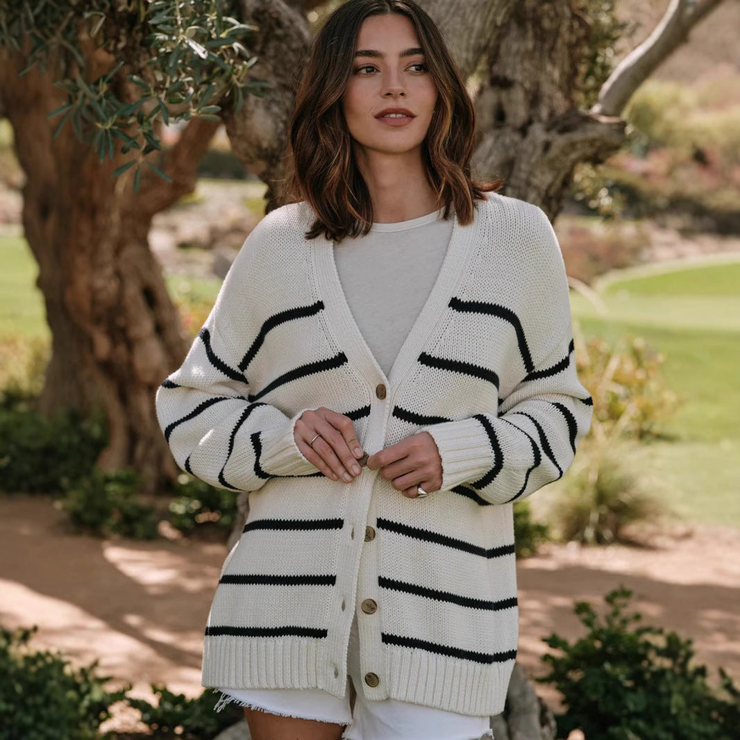 Cardigan en tricot pour femmes avec décolleté en V et grosses rayures Chic und Stil