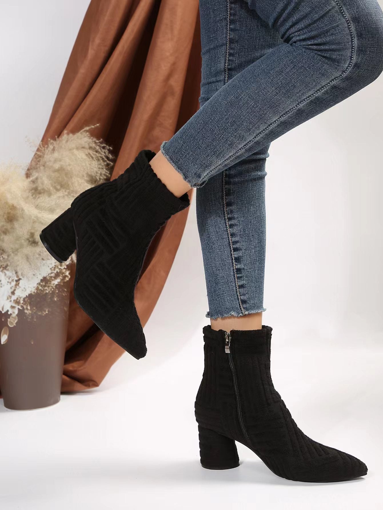 Bottines pour femmes avec un design tricot contemporain et un talon bloc confortable Chic und Stil