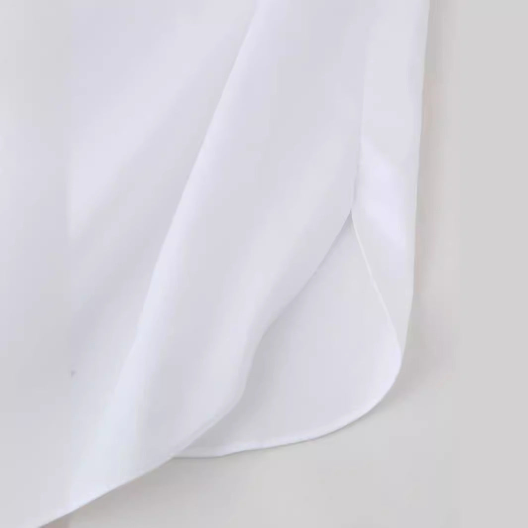Blouse habilement conçue pour femmes avec des appliqués floraux Chic und Stil