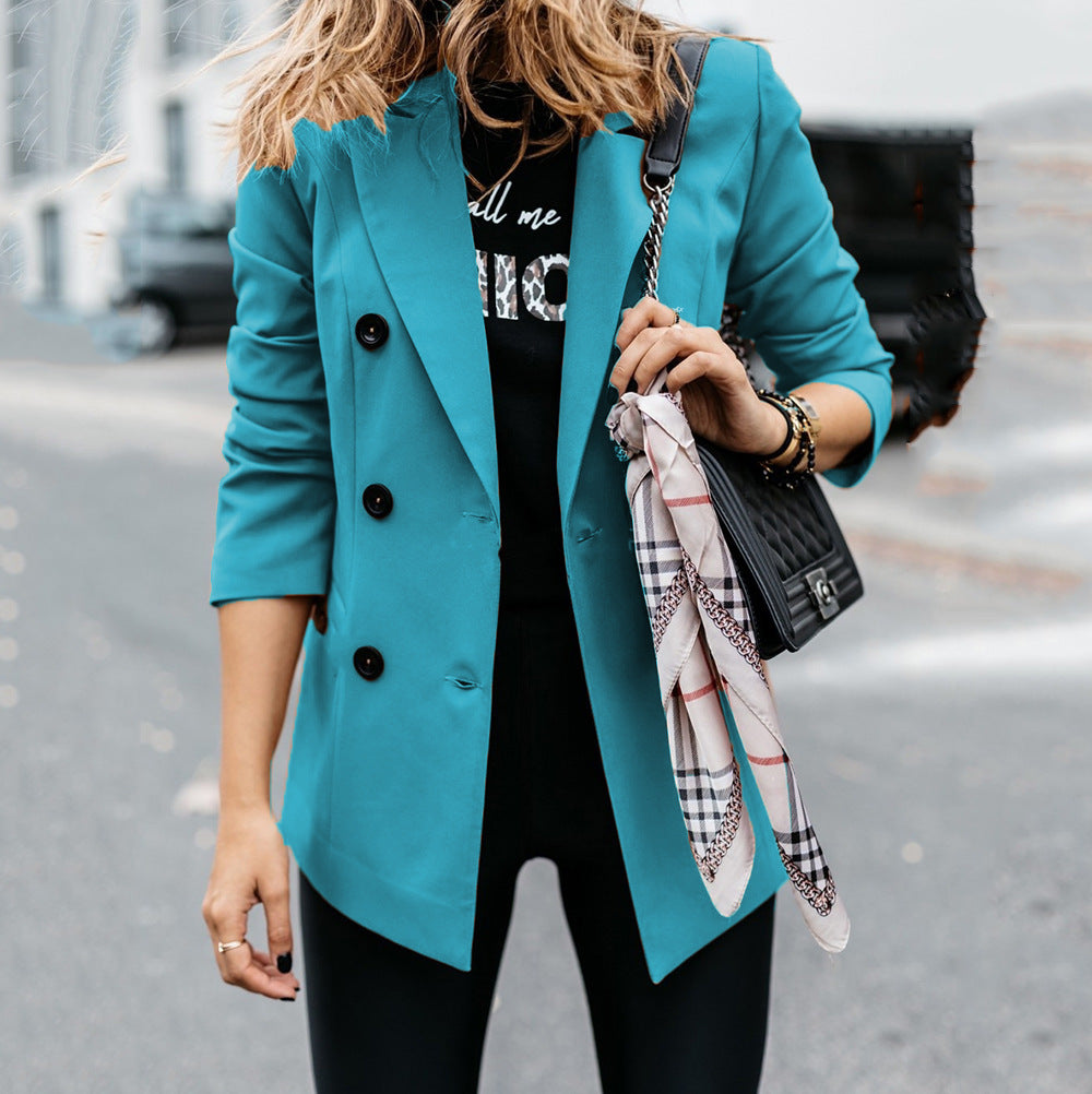 Blazer double boutonnage tendance pour femmes avec silhouette élancée et poches pratiques Chic und Stil