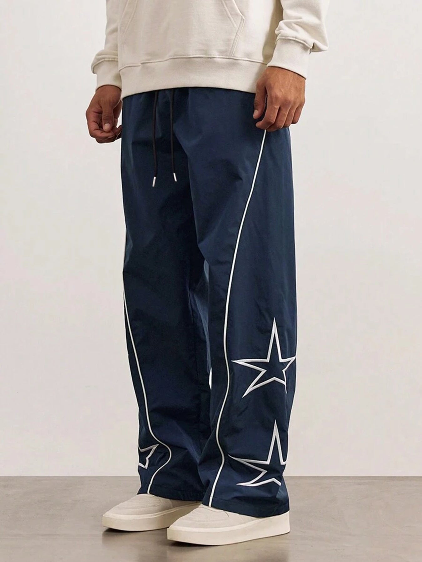 Pantalons de loisirs pour hommes avec bandes de contraste latérales Chic und Stil