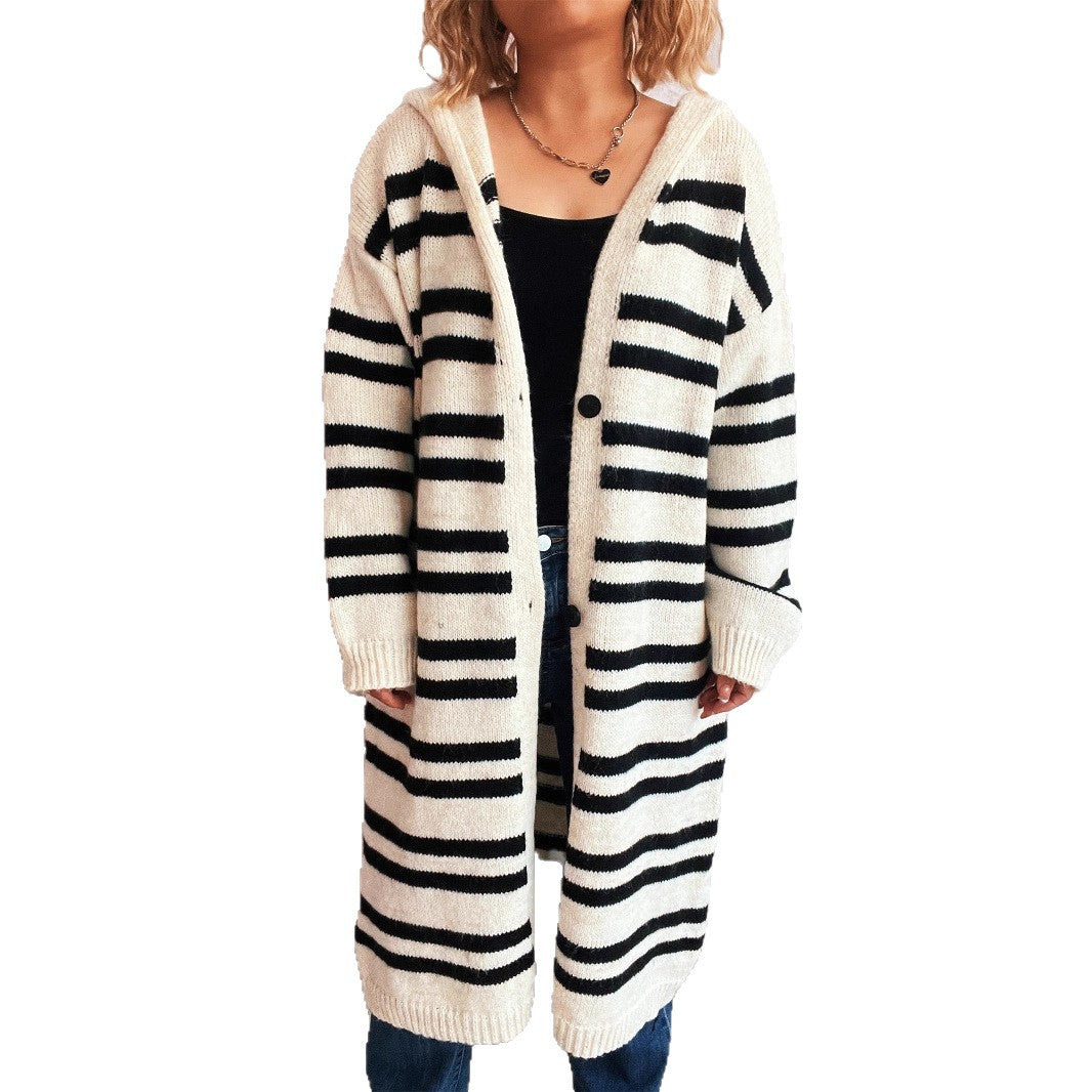 Cardigan en tricot confortable pour femmes avec un motif rayé à la mode et capuche Chic und Stil