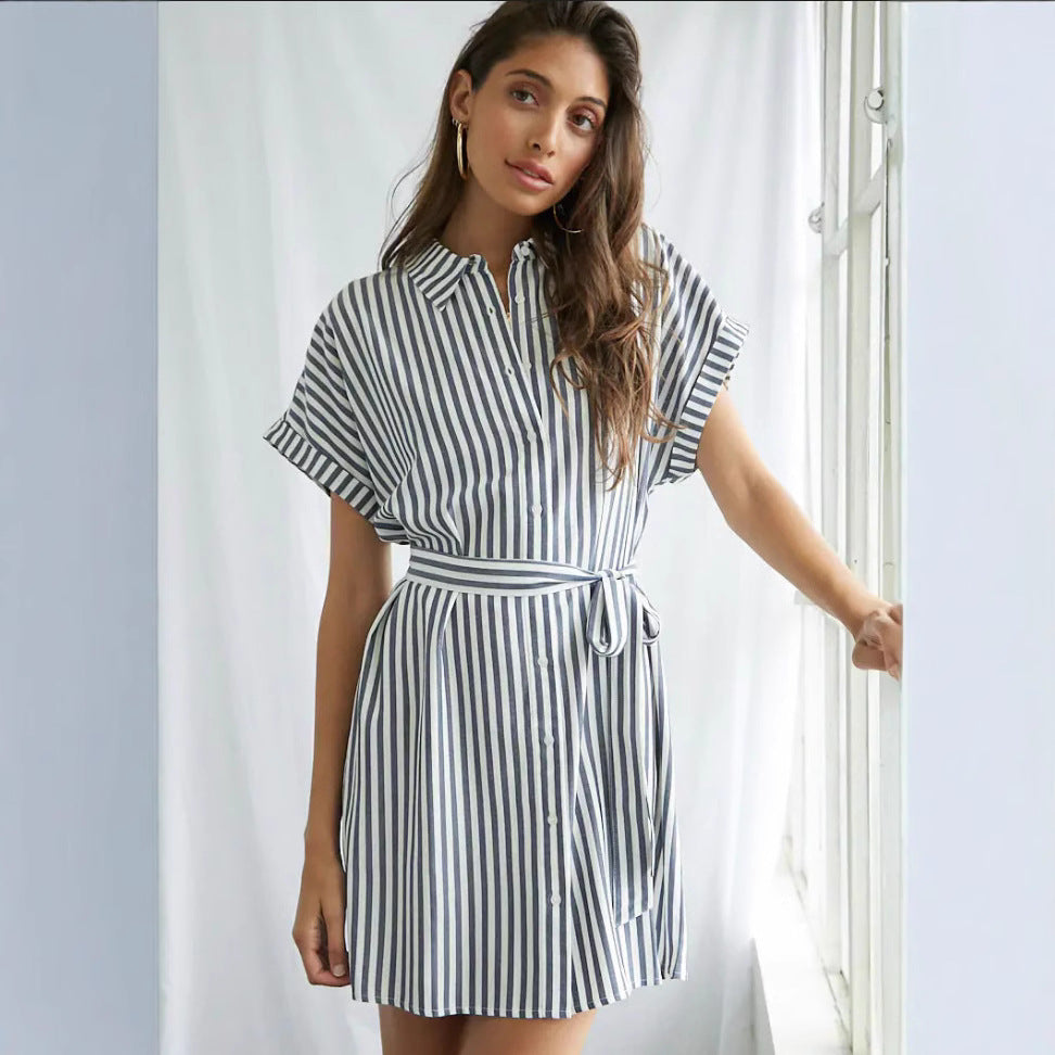 Robe chemise rayée pour femmes avec ceinture à la taille Chic und Stil