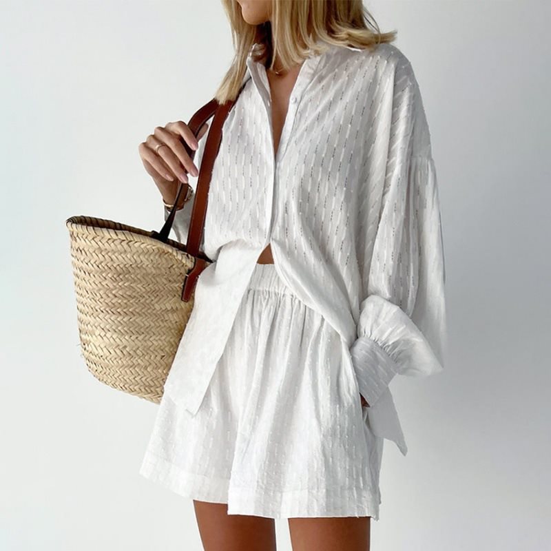 Chemise décontractée oversize pour femmes avec structure et shorts courts Chic und Stil
