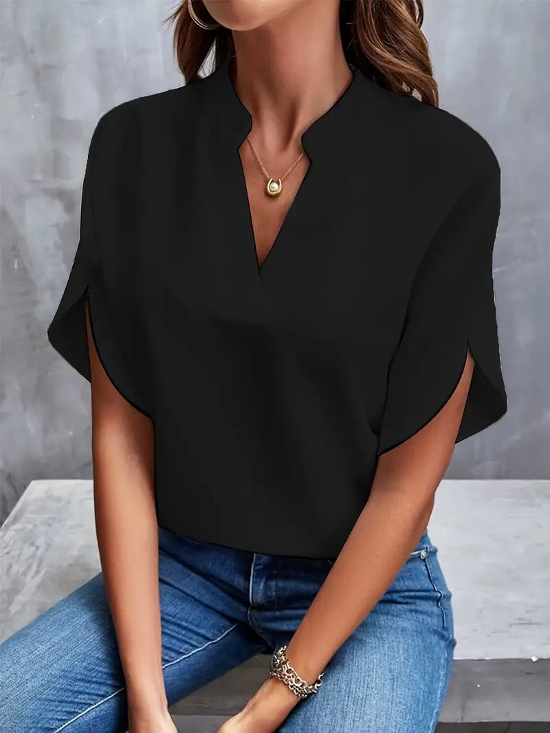 Women's blouse with a relaxed fit and elegant details Chic und Stil