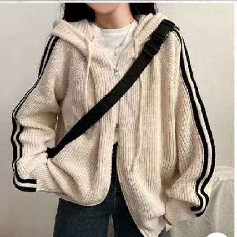 Pull à capuche décontracté pour femmes avec larges rayures et coupe moderne Chic und Stil