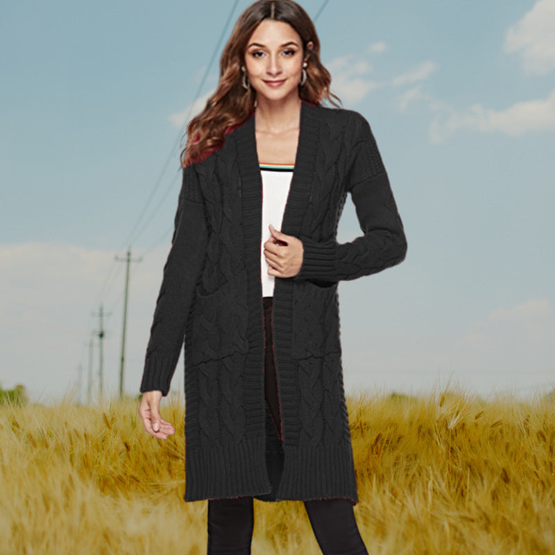 Cardigan en tricot pour femmes avec un motif de tressage moderne et des poches pratiques Chic und Stil