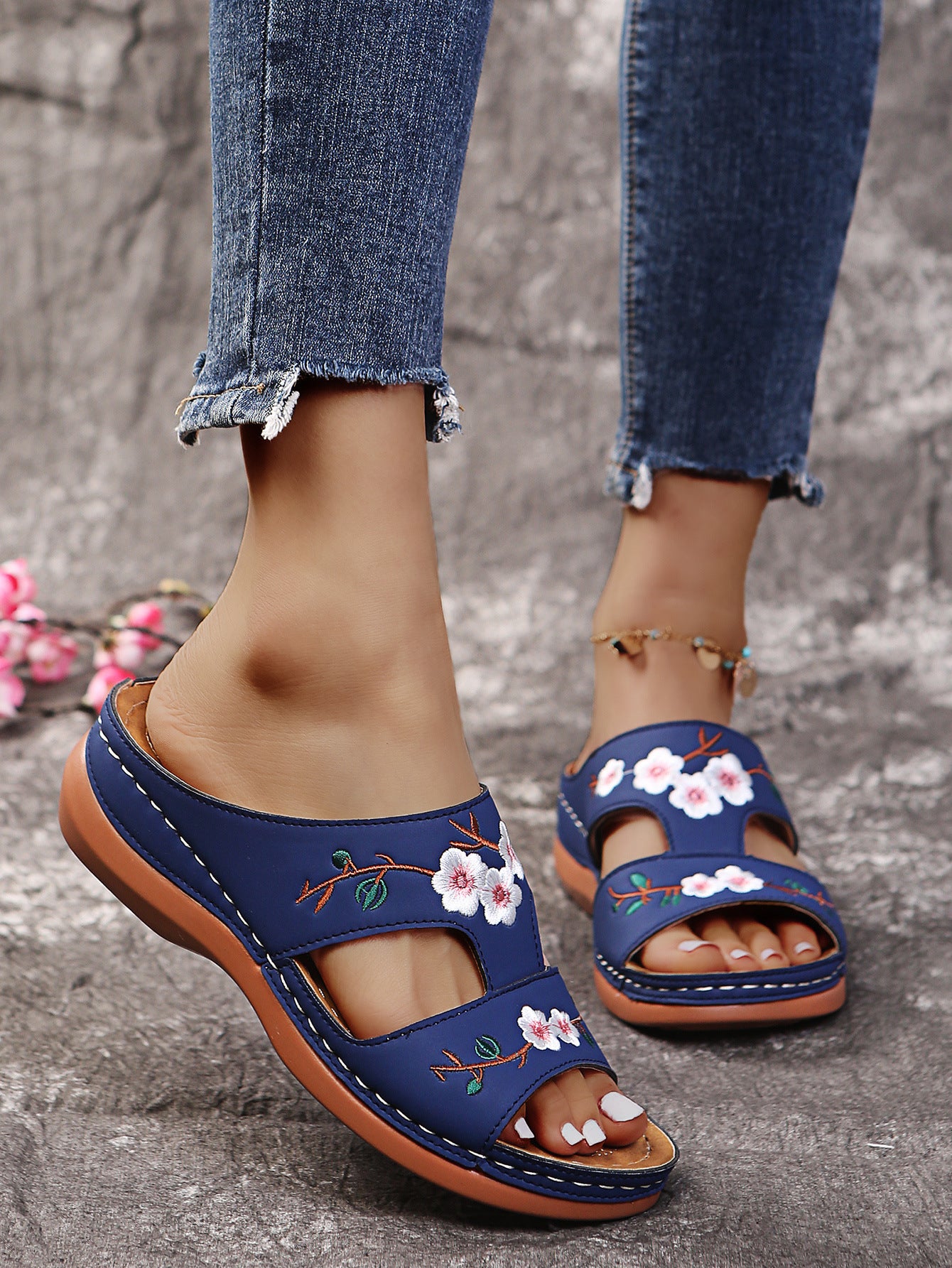 Sandales à brides féminines à broderies florales et semelle intérieure confortable Chic und Stil