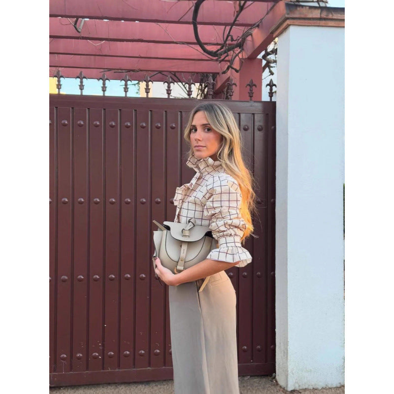 Blouse à carreaux pour femmes avec détails volantés et fermeture à boutons Chic und Stil