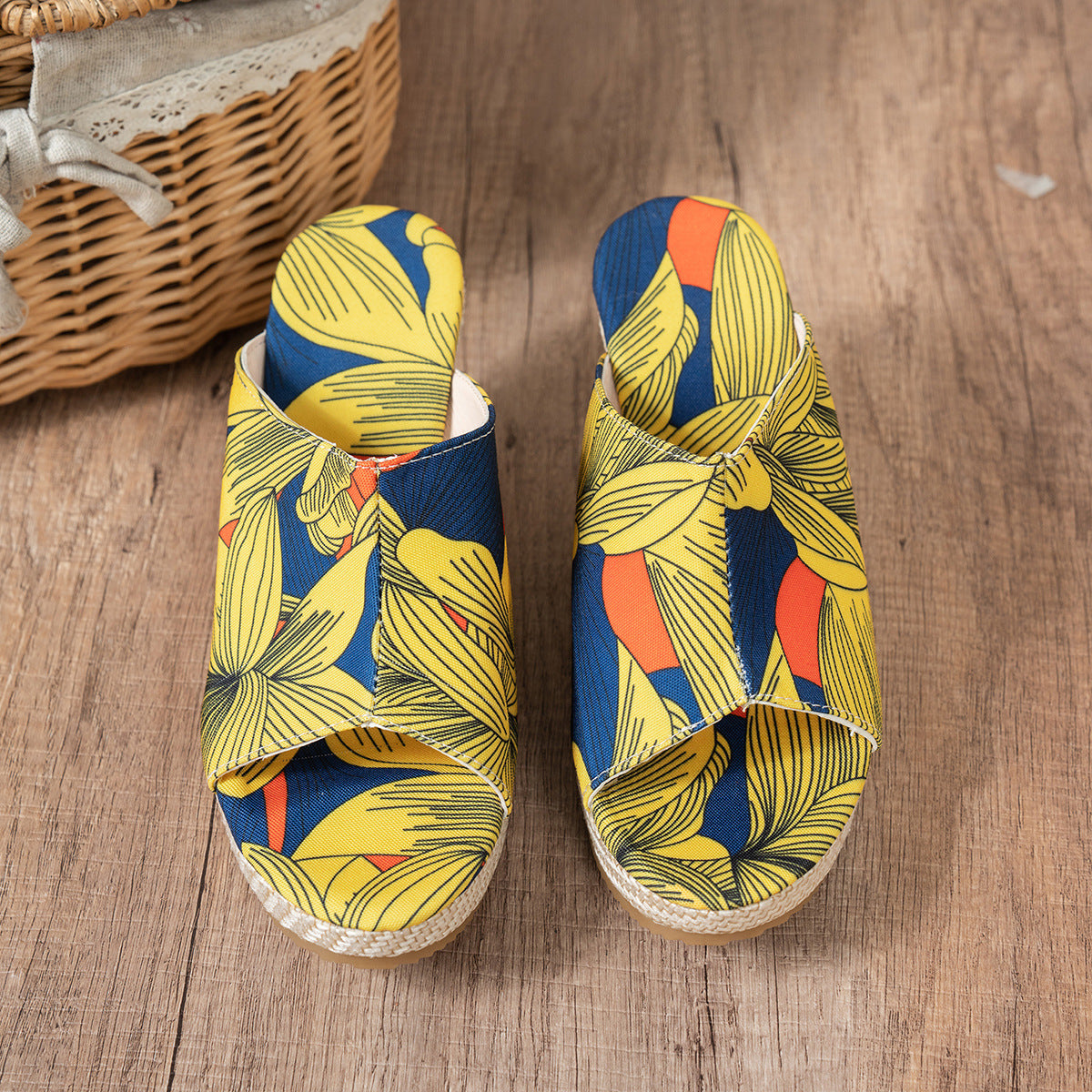 Mules à plateforme pour femmes avec design floral et semelle confortable Chic und Stil