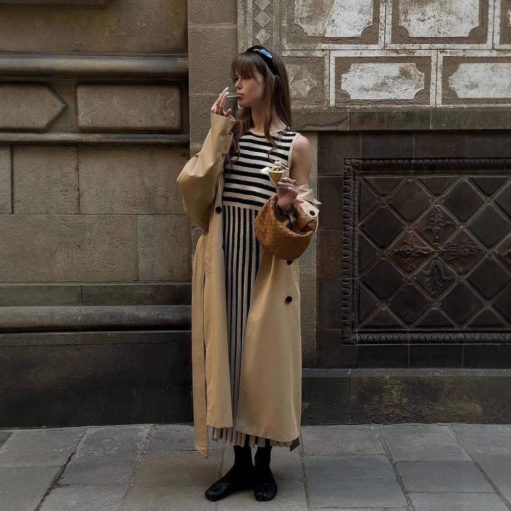 Robe maxi pour femmes avec motif à rayures asymétriques et élégante bordure à volants Chic und Stil