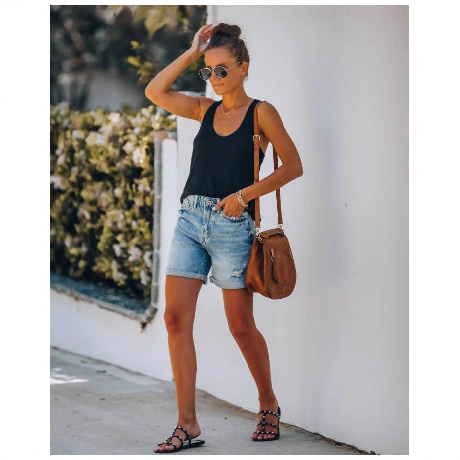 Women's Casual Denim Shorts with Rolled Hem and Ripped Details Chic und Stil