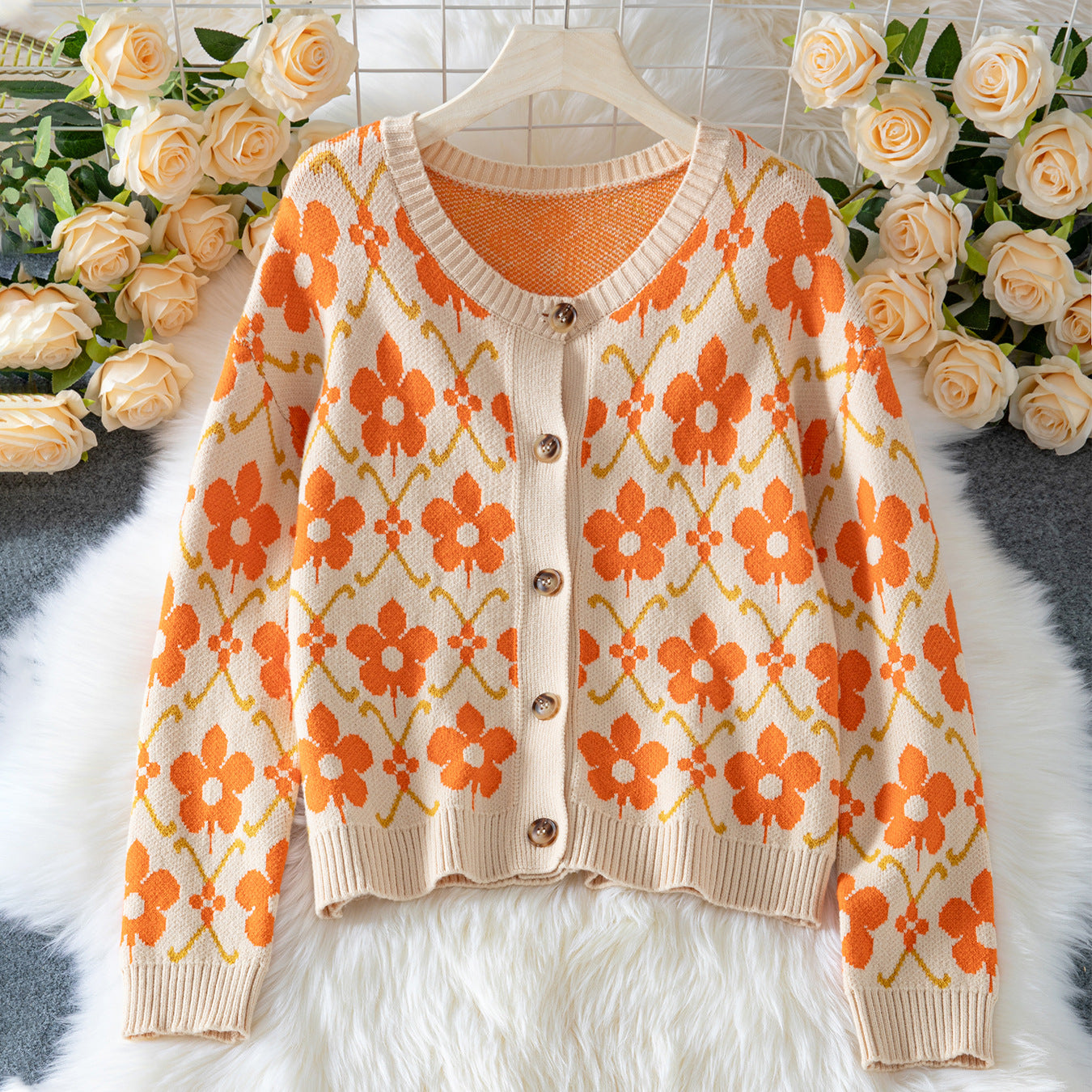 Veste en tricot florale pour femmes avec boutons et coupe agréable Chic und Stil