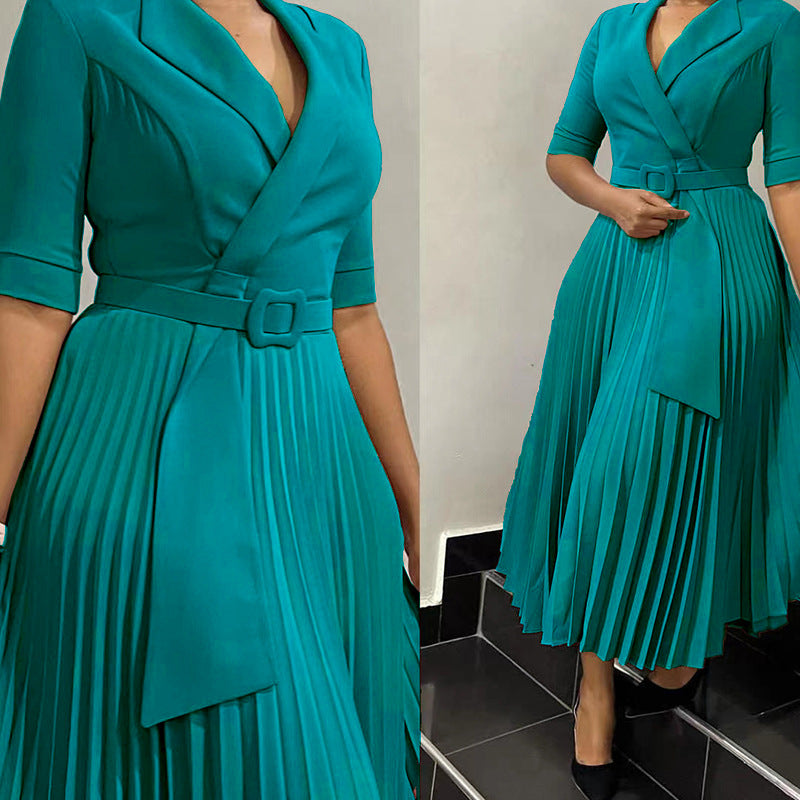 Robe de soirée plissée pour femmes avec design cintré Chic und Stil