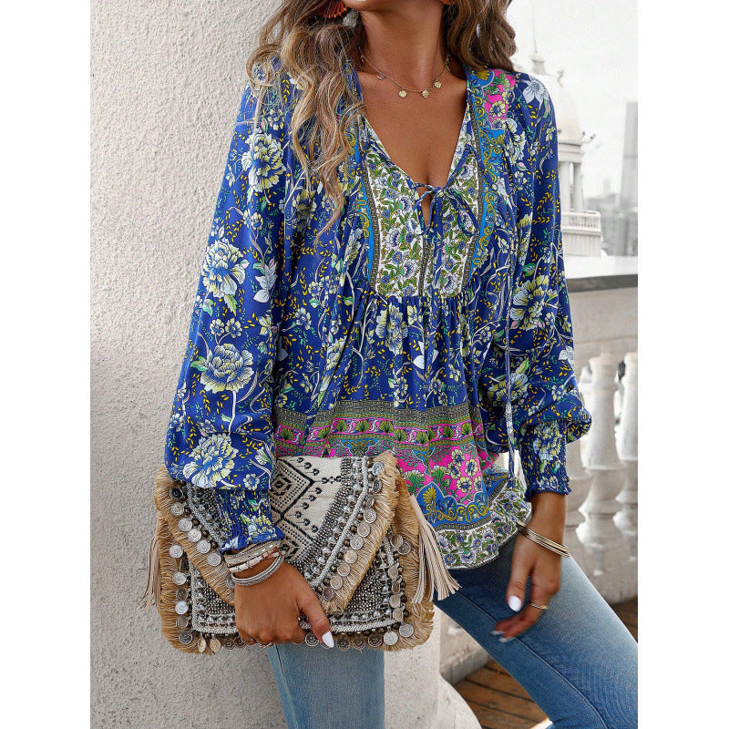 Blouse féminine légère avec motif floral et lacets détaillés Chic und Stil