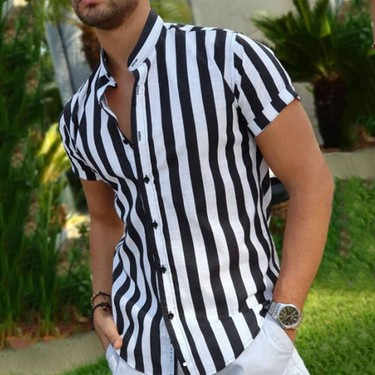 Chemise à manches courtes pour hommes avec un motif à rayures moderne et un col montant Chic und Stil