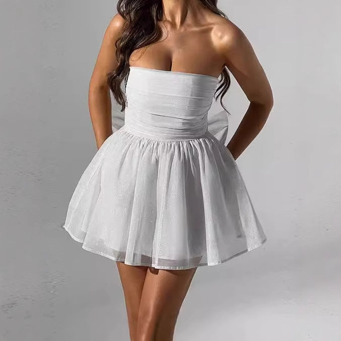 Robes de cocktail glamour pour femmes avec des détails scintillants Chic und Stil