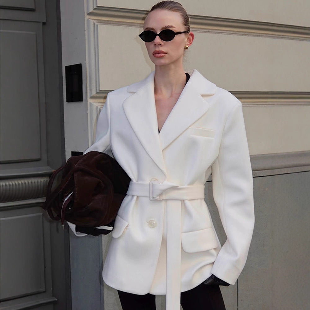 Blazer féminin tendance avec ceinture à la taille et poches pratiques Chic und Stil