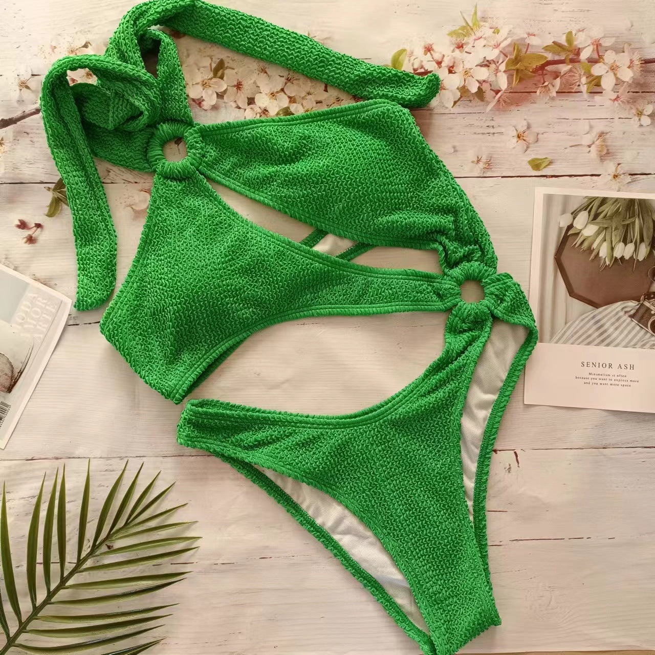 Bikini taille haute pour femmes avec des découpes tendance et lien Chic und Stil