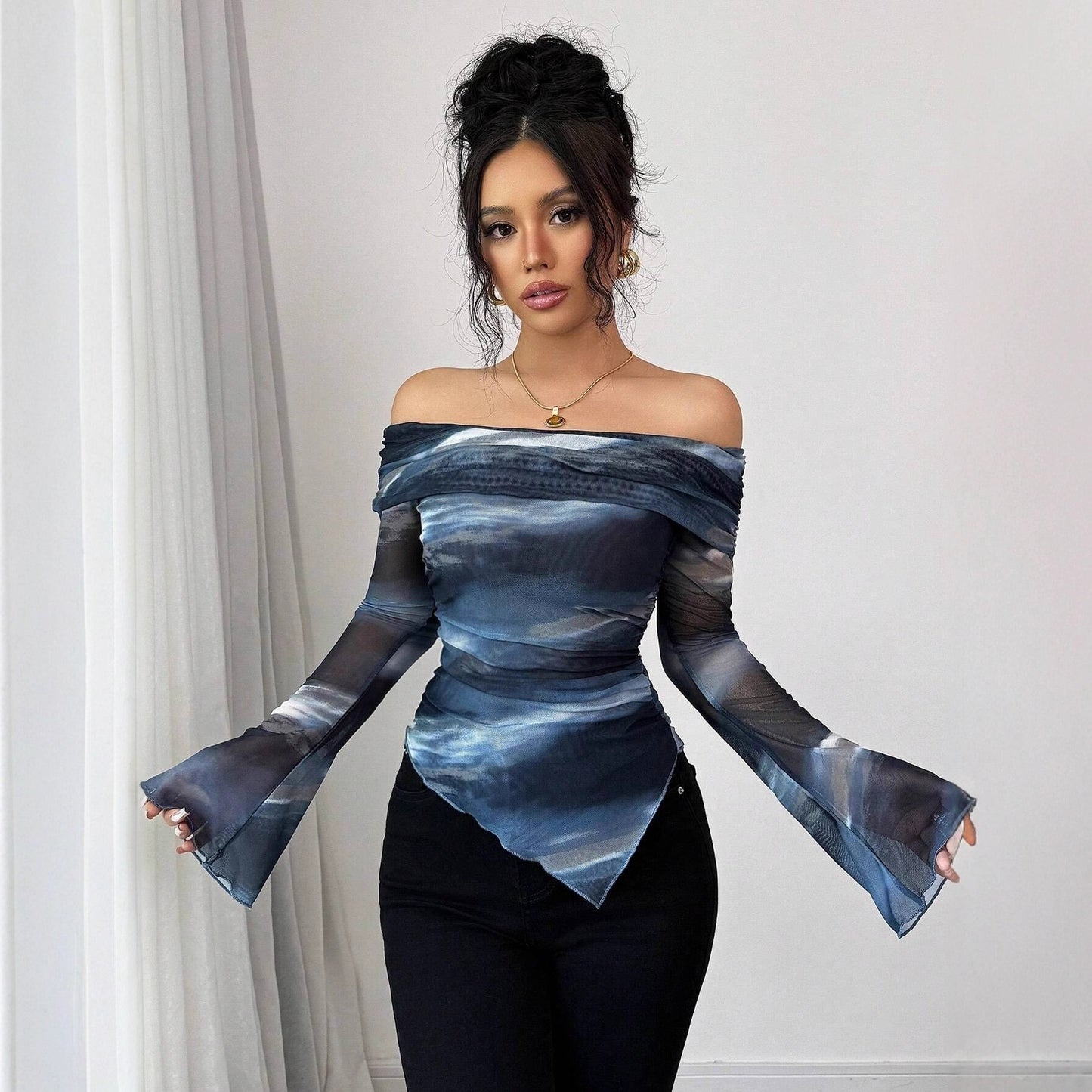 Chemisier femme à épaules dénudées avec des éléments transparents floraux et une coupe asymétrique Chic und Stil