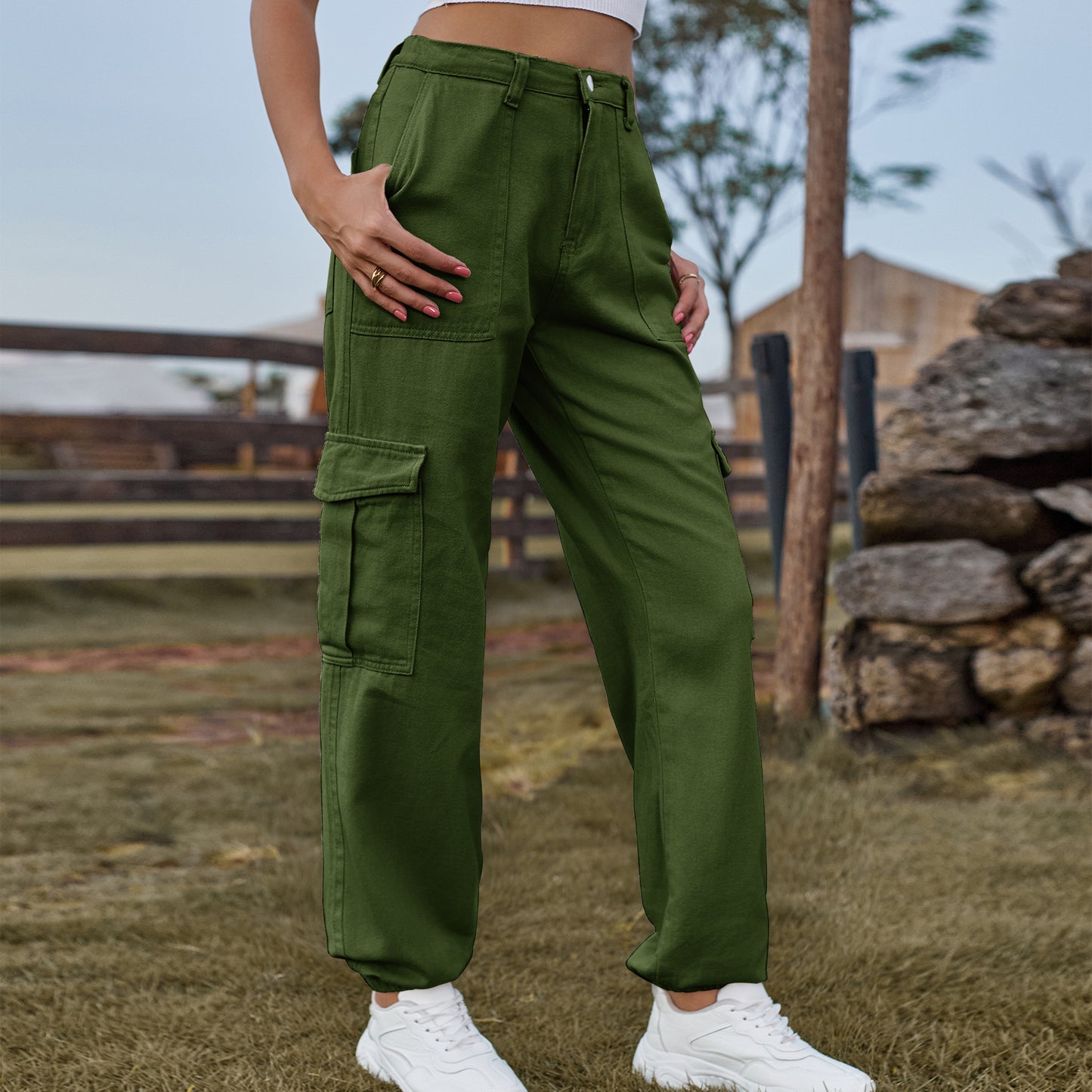 Women's cargo pants with side pockets and high waist Chic und Stil