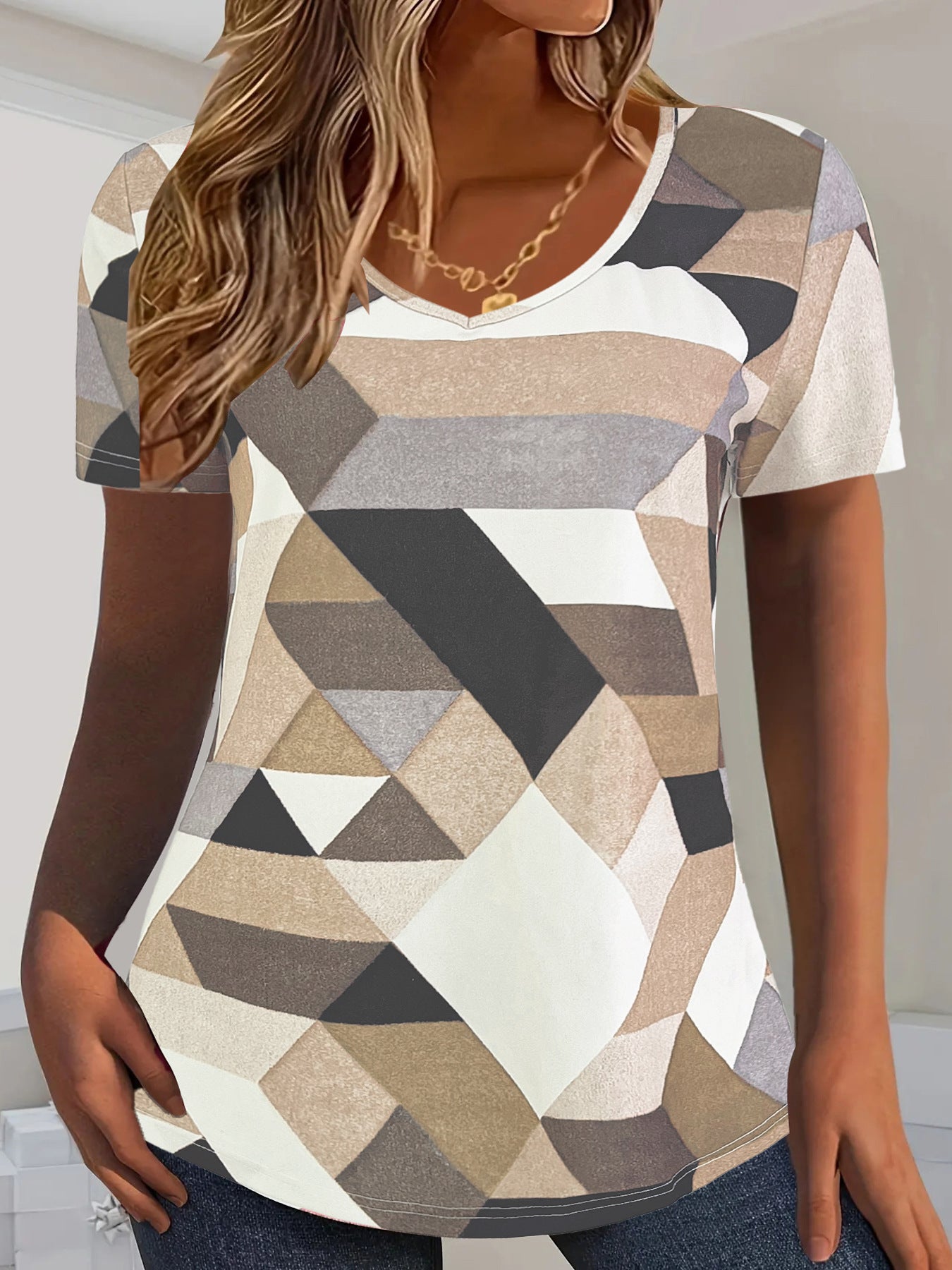 T-shirt dames col en V avec motif géométrique et matériau doux Chic und Stil